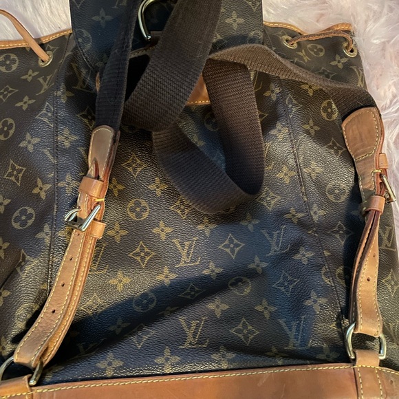 Louis Vuitton Montsouris MM Backpack - Picture 4 of 14